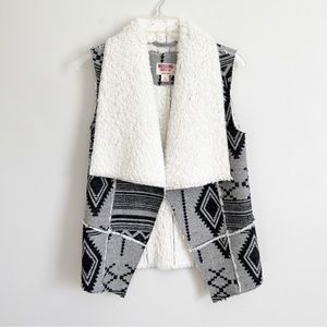 Mossimo Aztec Tribal Faux Fur Sherpa Vest Small